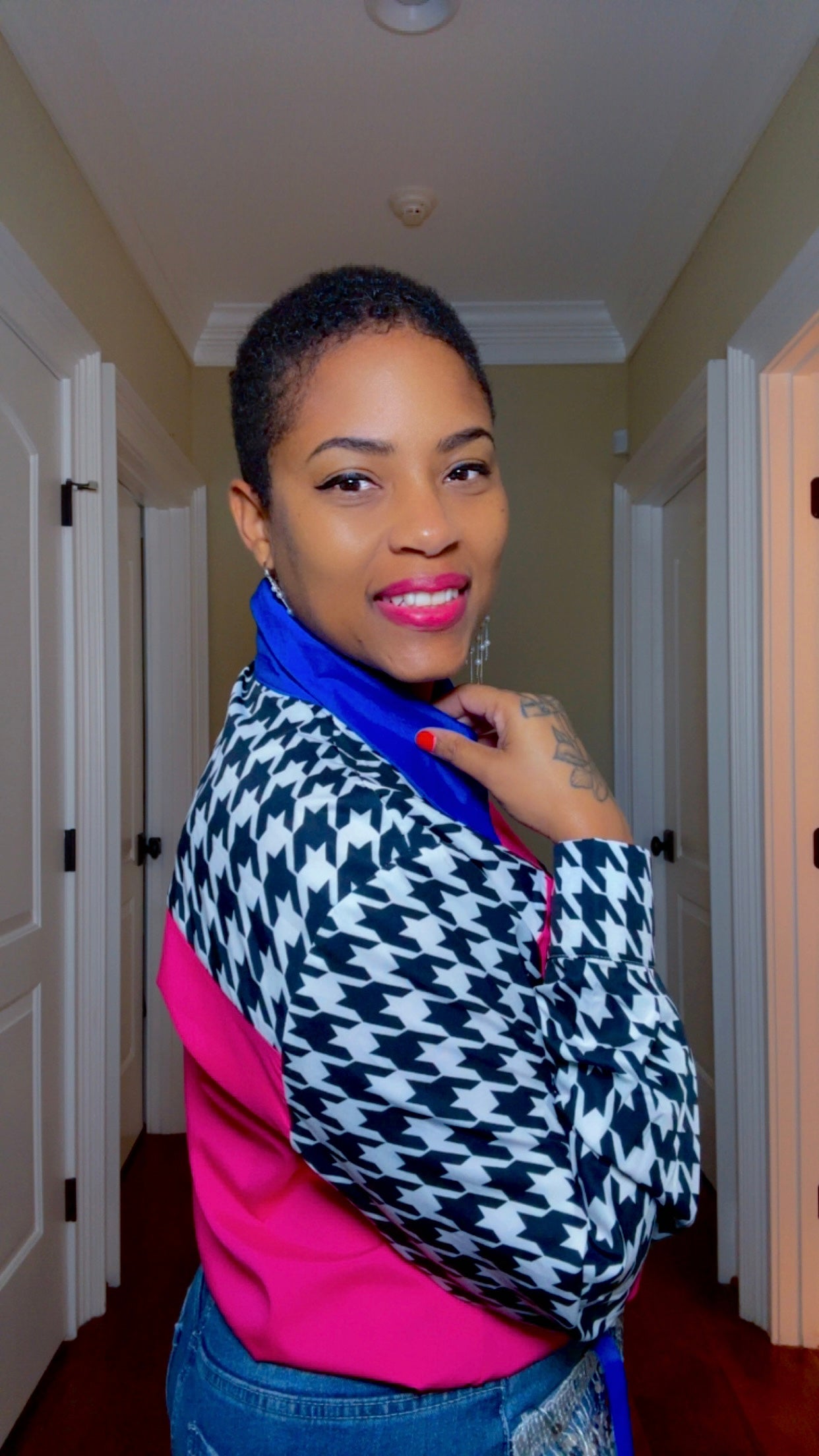 Blusa con cintas en contraste