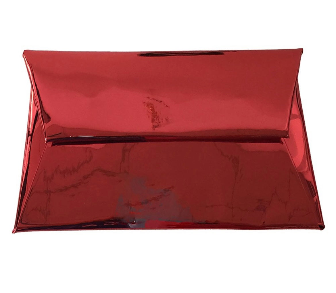 Clutch con toque metalizado