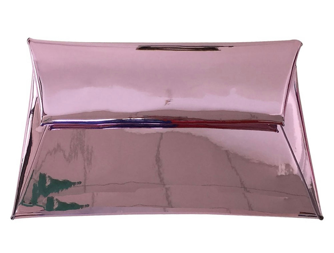 Clutch con toque metalizado